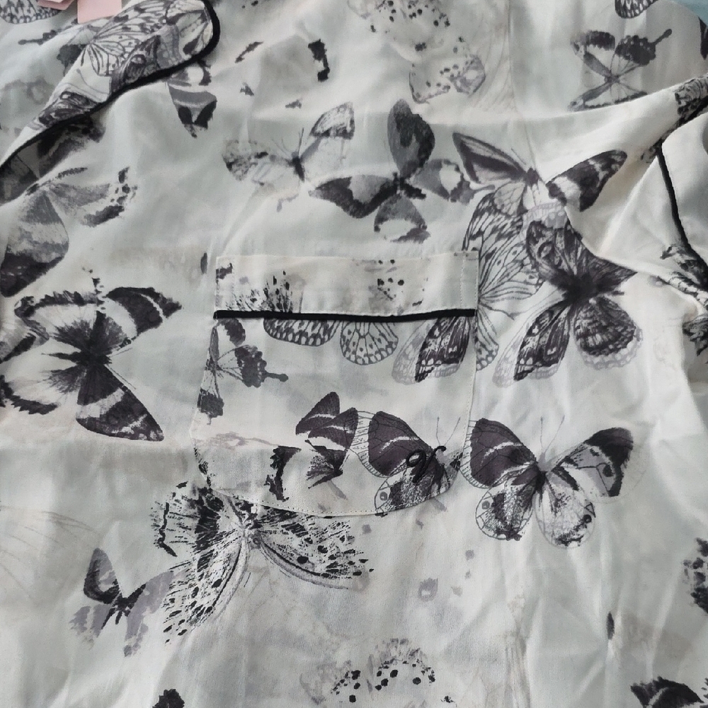 Victoria's Secret Black and White Butterfly Print Button Down Shirt NWT- Size 2X - Picture 4 of 5